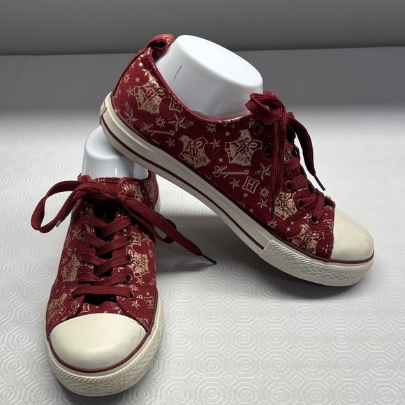 Harry Potter Shoes - Harry Potter Hogwarts Canvas Low-Top Sneakers Size 8 Colour Burgundy